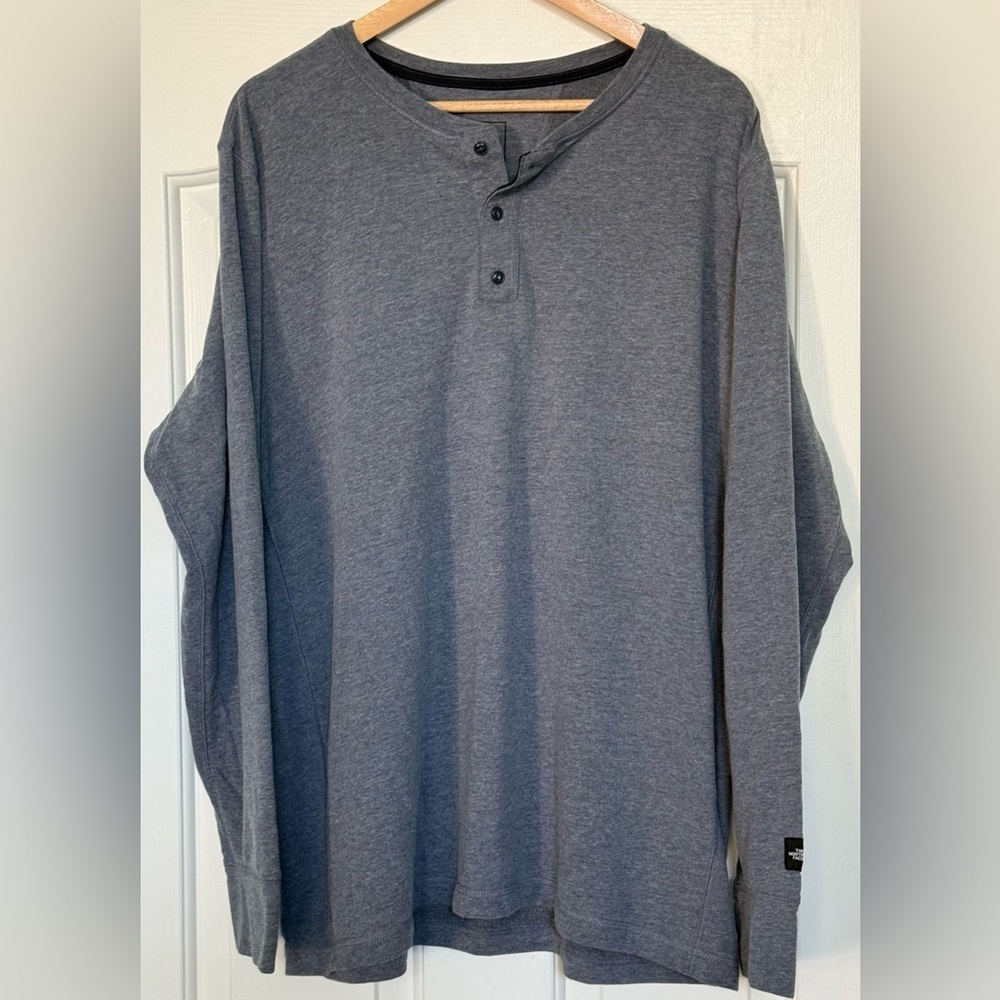 The North Face XXL Heather Gray Long Sleeve Henley Shirt — Soft & Casual Comfort